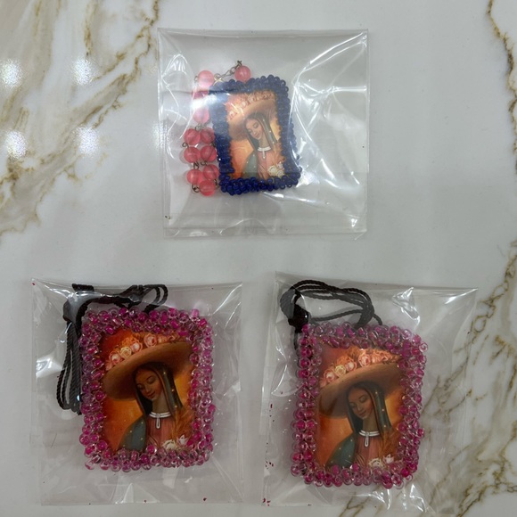 Escapularios y Decenario Escaramuza Virgen - Picture 2 of 5